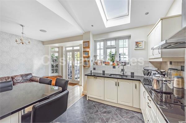 Holmwood Grove, Mill Hill